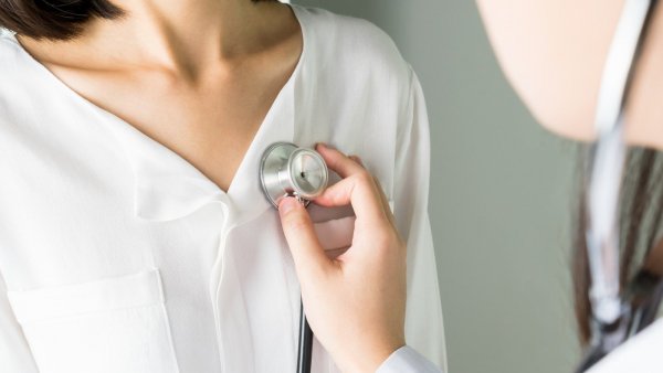 ¿Cansancio o dificultad para respirar, hinchazón de las piernas? Los síntomas que podrían alertar de insuficiencia cardíaca