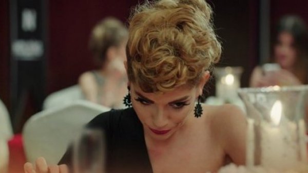 ¡El escándalo de Efsun! Mira un adelanto de este martes de "Me robó mi vida"
