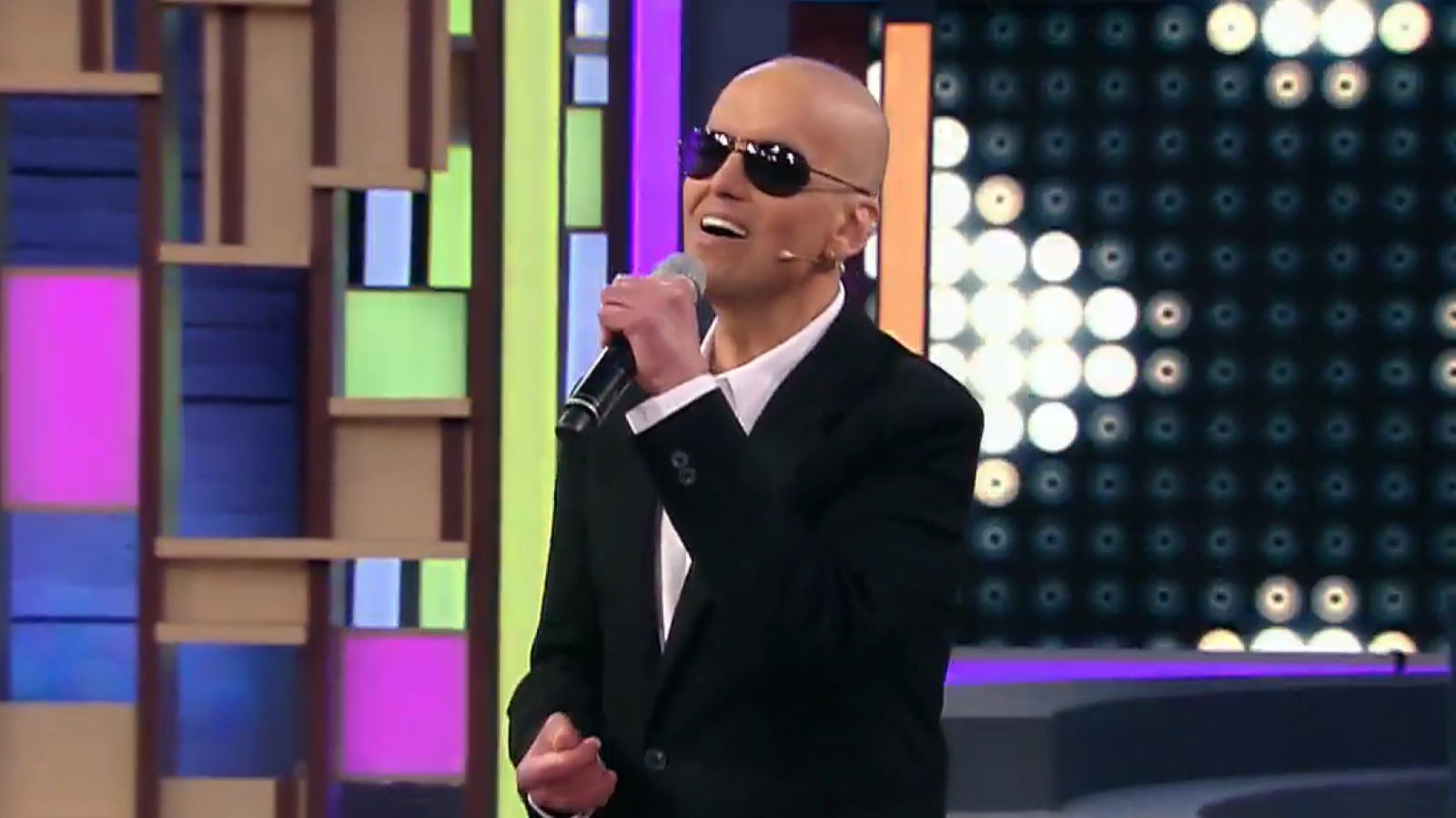 Juan Antonio Labra presentando Lady Pop en Buenos Días a Todos