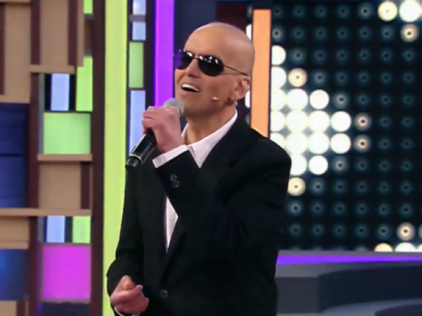 Juan Antonio Labra presentando Lady Pop en Buenos Días a Todos