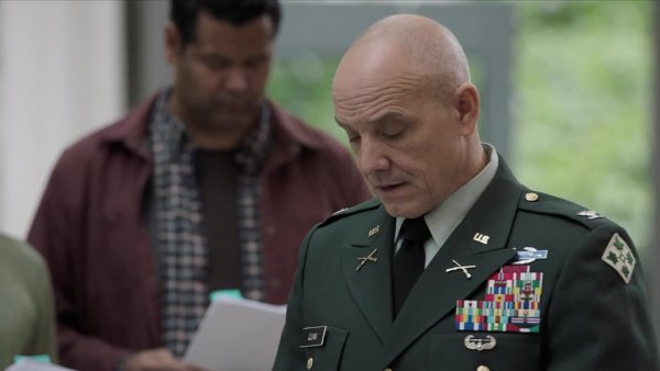 New Amsterdam - T2E7: Buenos soldados
