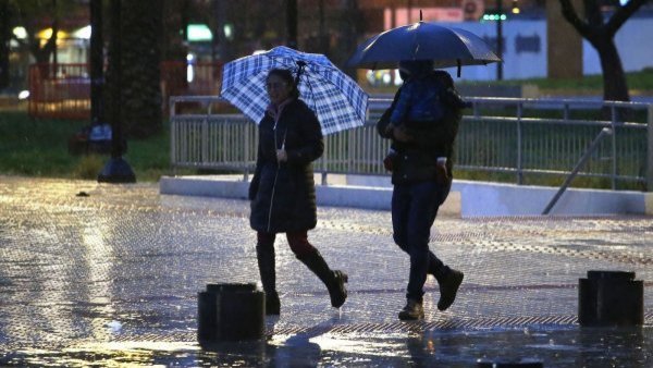 Sistema frontal en Santiago: ¿dónde y cuánto lloverá este sábado y domingo?
