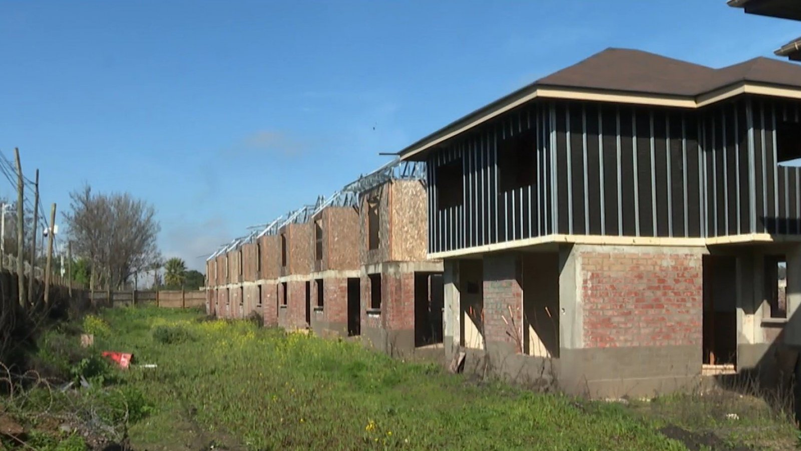 140 familias afectadas: Empresa paraliza construcción de viviendas sin ninguna explicación en Melipilla
