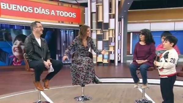 Su familia solo habla español: Leo, el niño que aprendió inglés y nadie sabe cómo
