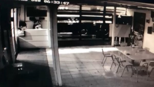 Sin comentarios: Roban en cuartel de bomberos en Quinta Normal
