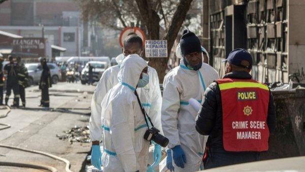 Tragedia en Sudáfrica: suben a 73 los muertos tras incendio en Johannesburgo
