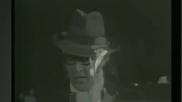 El señor de los archivos: Pedro Carcuro recitando un tango
