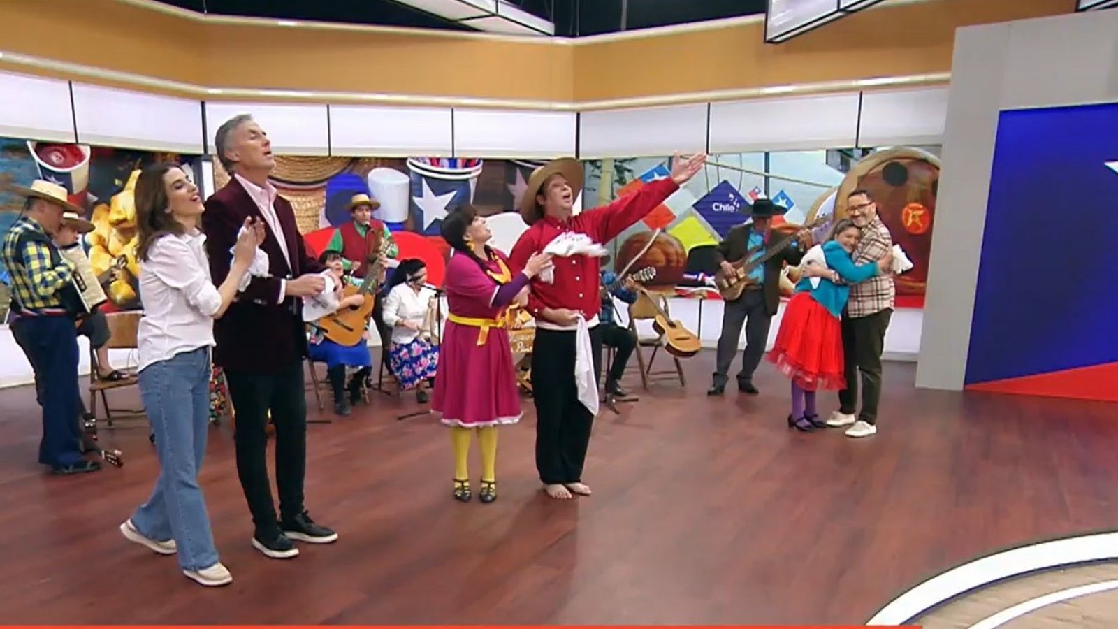 ¡Comenzamos septiembre con un hermoso pie de cueca en el "Buenos Días a Todos"!
