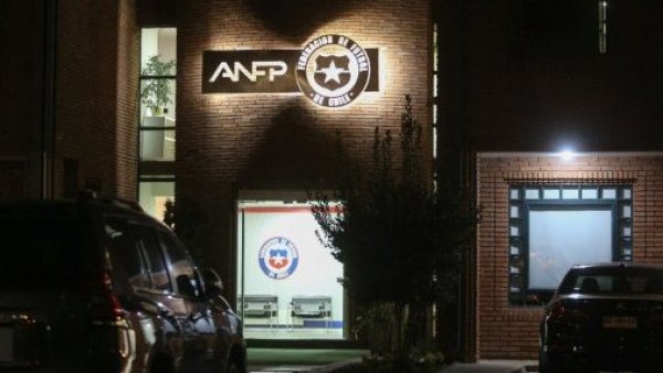 ANFP tiene 30 días para terminar sus contratos con sitios de apuestas
