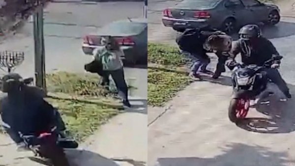 "Era una cacería": video muestra a dos motochorros persiguiendo a una mujer por varios minutos para robarle

