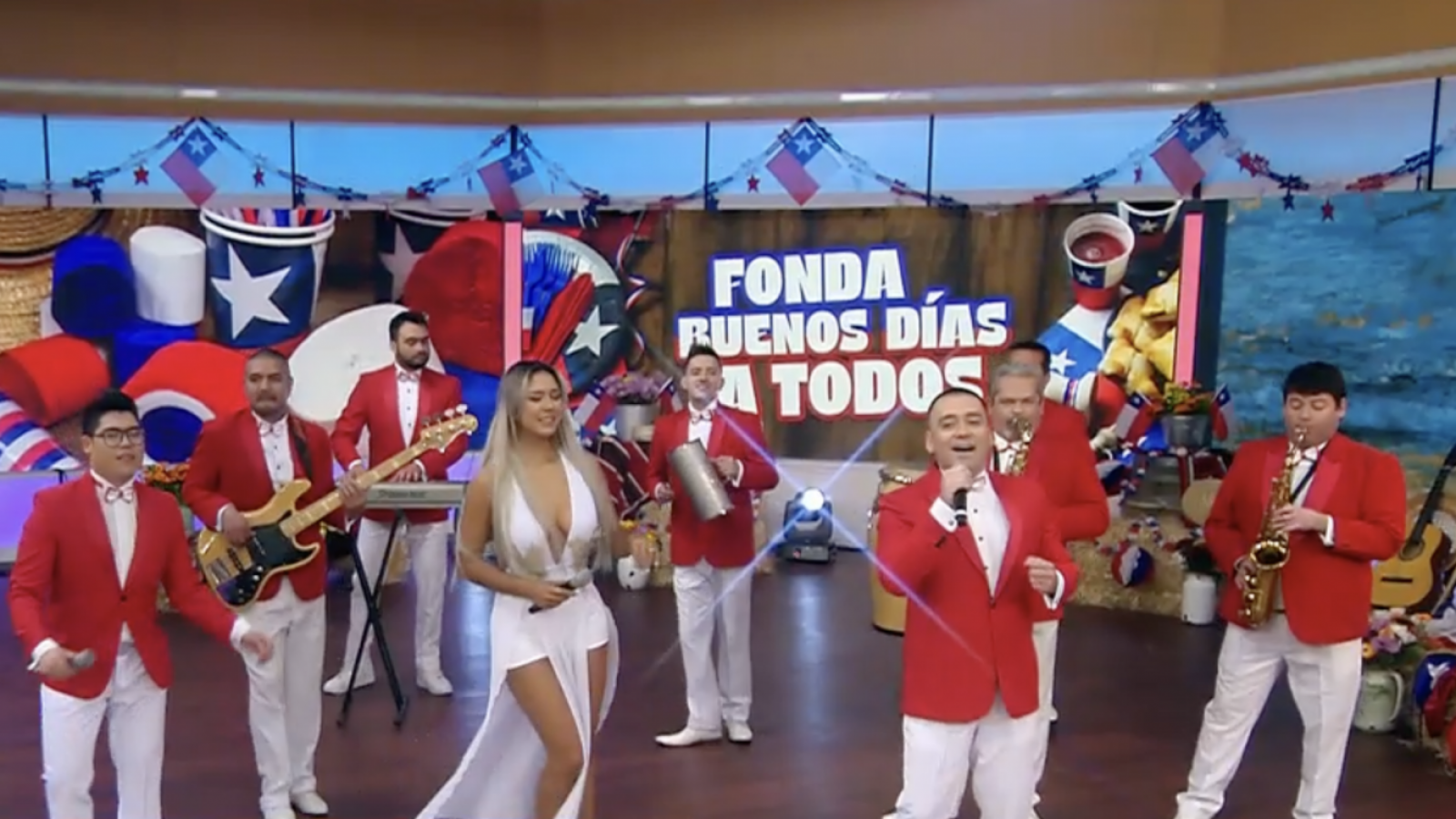 Bailamos junto al ritmo de "La Cubanacán" en el "Buenos Días a Todos"
