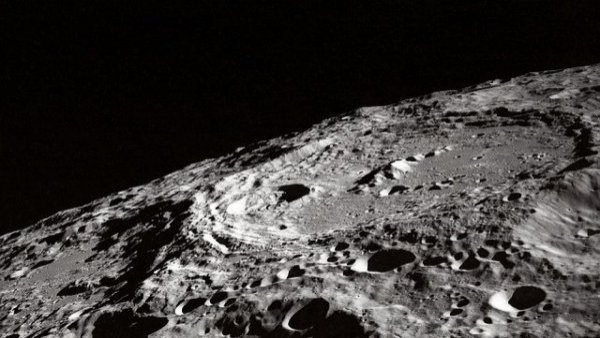 NASA: captan imagen de nuevo cráter en la Luna tras fallida misión rusa
