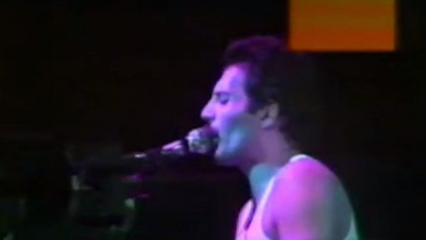 El Señor de los Archivos recuerda a "Queen"
