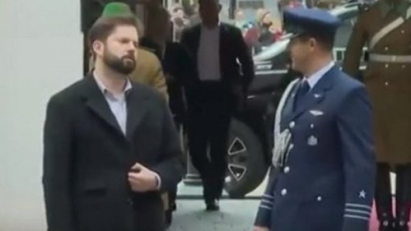 ¿Qué le dijo el edecán al Presidente Boric?
