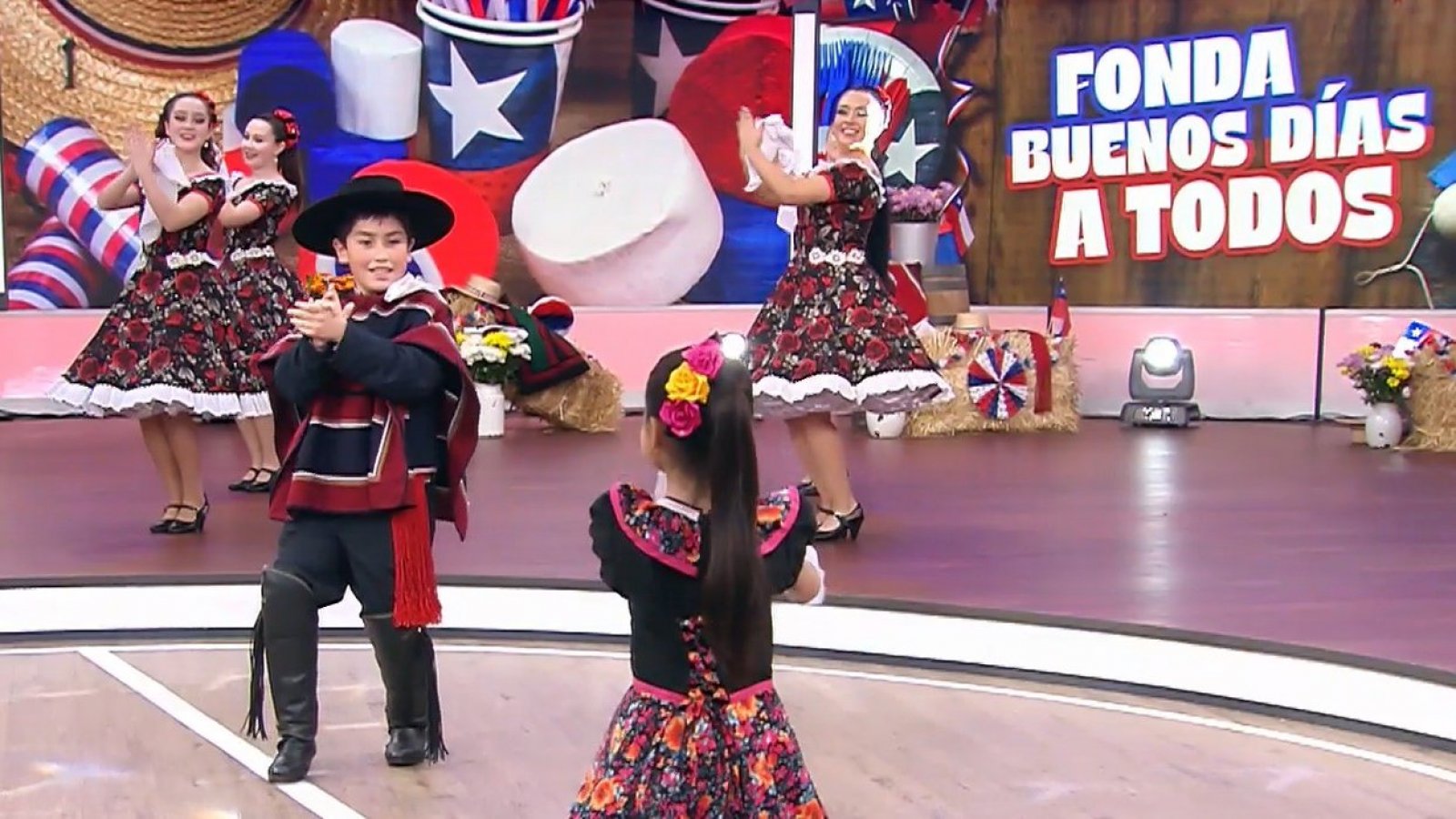 La fonda del "Buenos Días a Todos": Vive la increíble cueca de "Lucy y las chilenitas"
