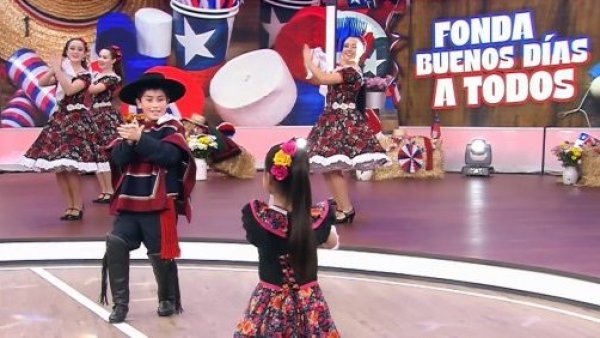 La fonda del "Buenos Días a Todos": Vive la increíble cueca de "Lucy y las chilenitas"
