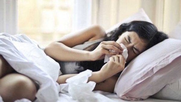 <p>Persona con alergia primaveral</p>Alergias primaverales: 5 consejos de expertos para la temporada

