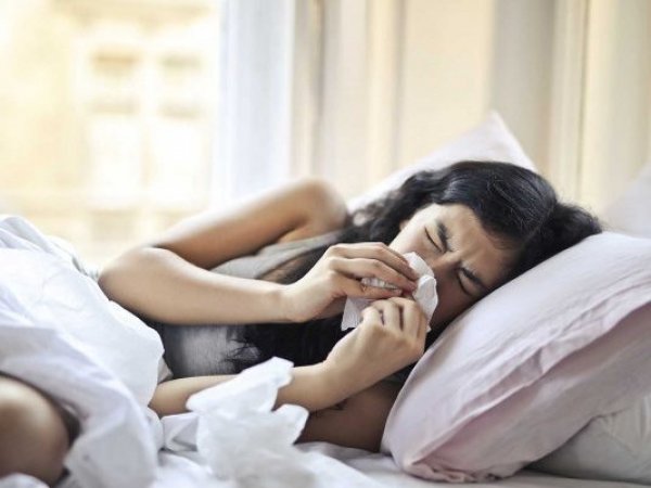 Persona con alergia primaveral