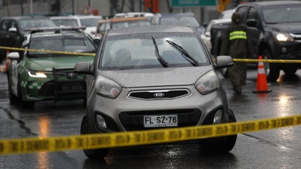 Hombre es hallado muerto dentro de auto en Las Condes
