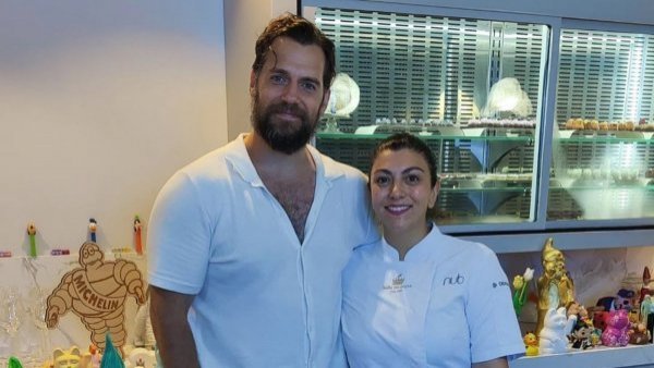 "No todos los días te visita Superman": Henry Cavill llegó hasta el restaurant de chef chilena en España
