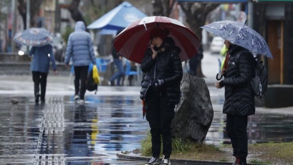 Lluvia en Santiago: precipitaciones del fin de semana se extenderán hasta el martes
