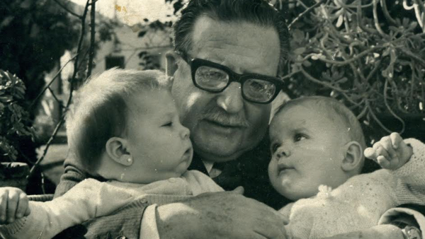 Este sábado TVN estrena “Allende, mi abuelo Allende” y “Una historia necesaria”
