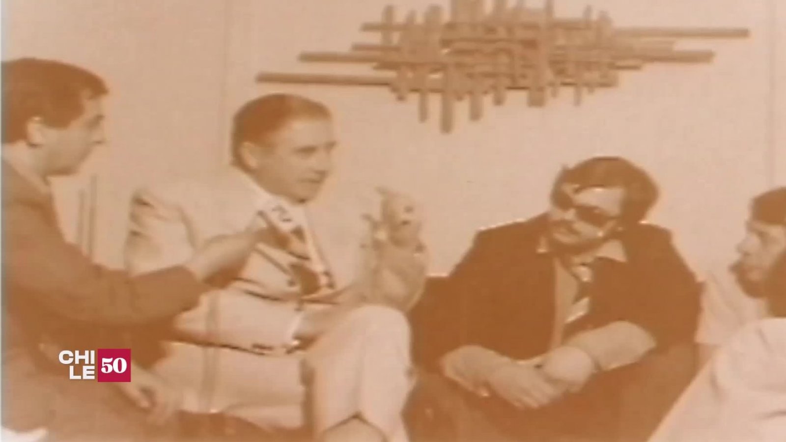 Augusto Pinochet visita Televisión Nacional de Chile
