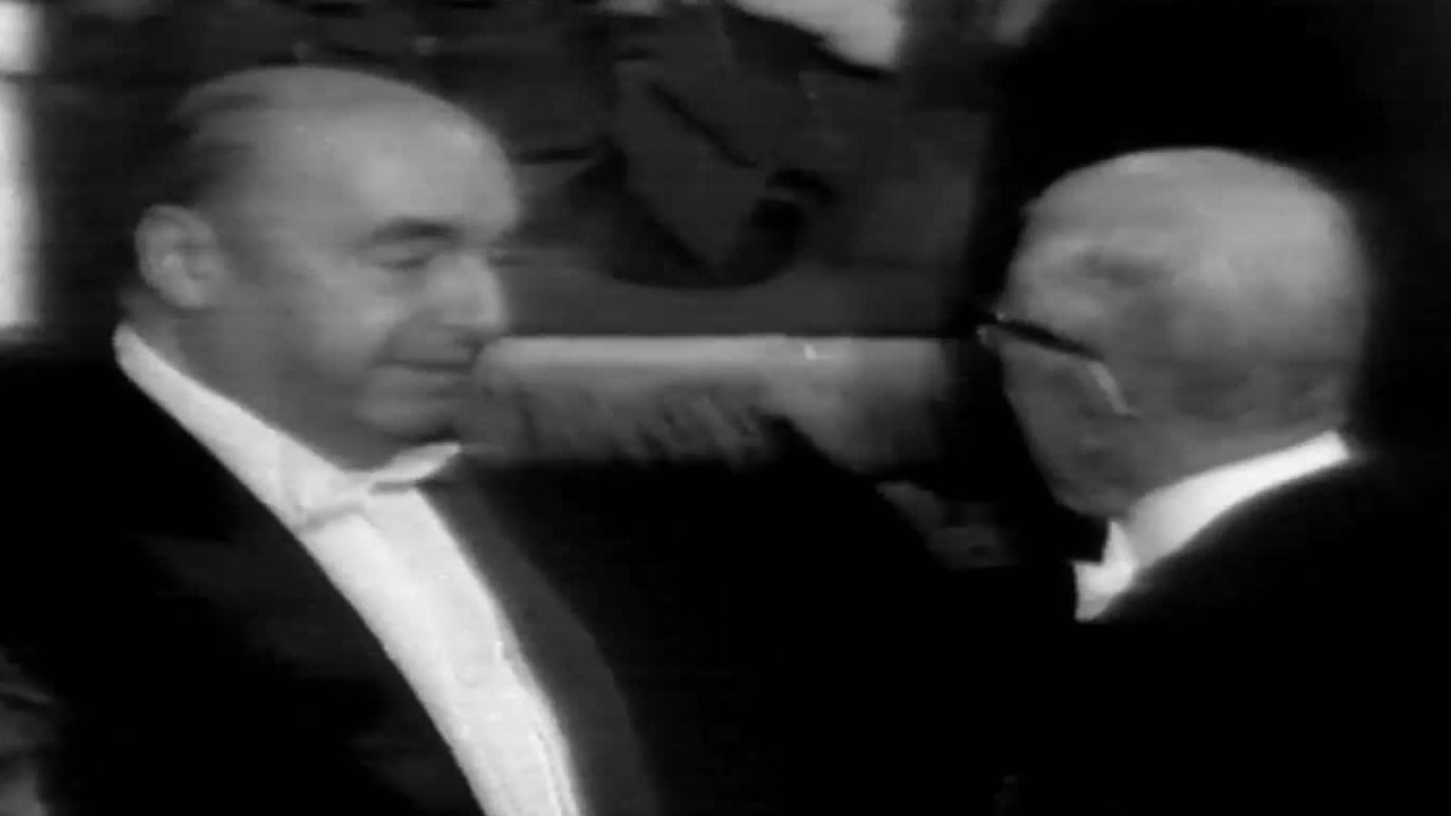 Pablo Neruda recibe el Premio Nobel de Literatura en 1971
