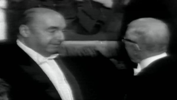 Pablo Neruda recibe el Premio Nobel de Literatura en 1971
