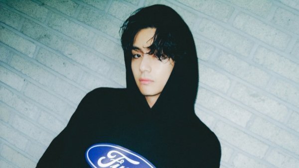 V de BTS lanza video musical de su nueva canción "Blue"
