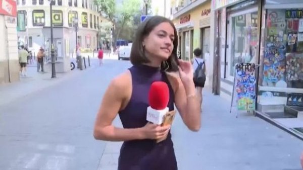 ¡Inaceptable!: Acosan a periodista española en vivo
