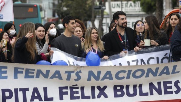 <p>paro de trabajadores de la salud</p>Trabajadores de la salud inician paro nacional tras despido de 7 mil funcionarios
