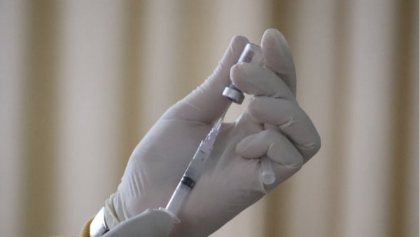 <p>vacuna</p>Moderna tendría vacuna "altamente efectiva" contra el cáncer para 2030
