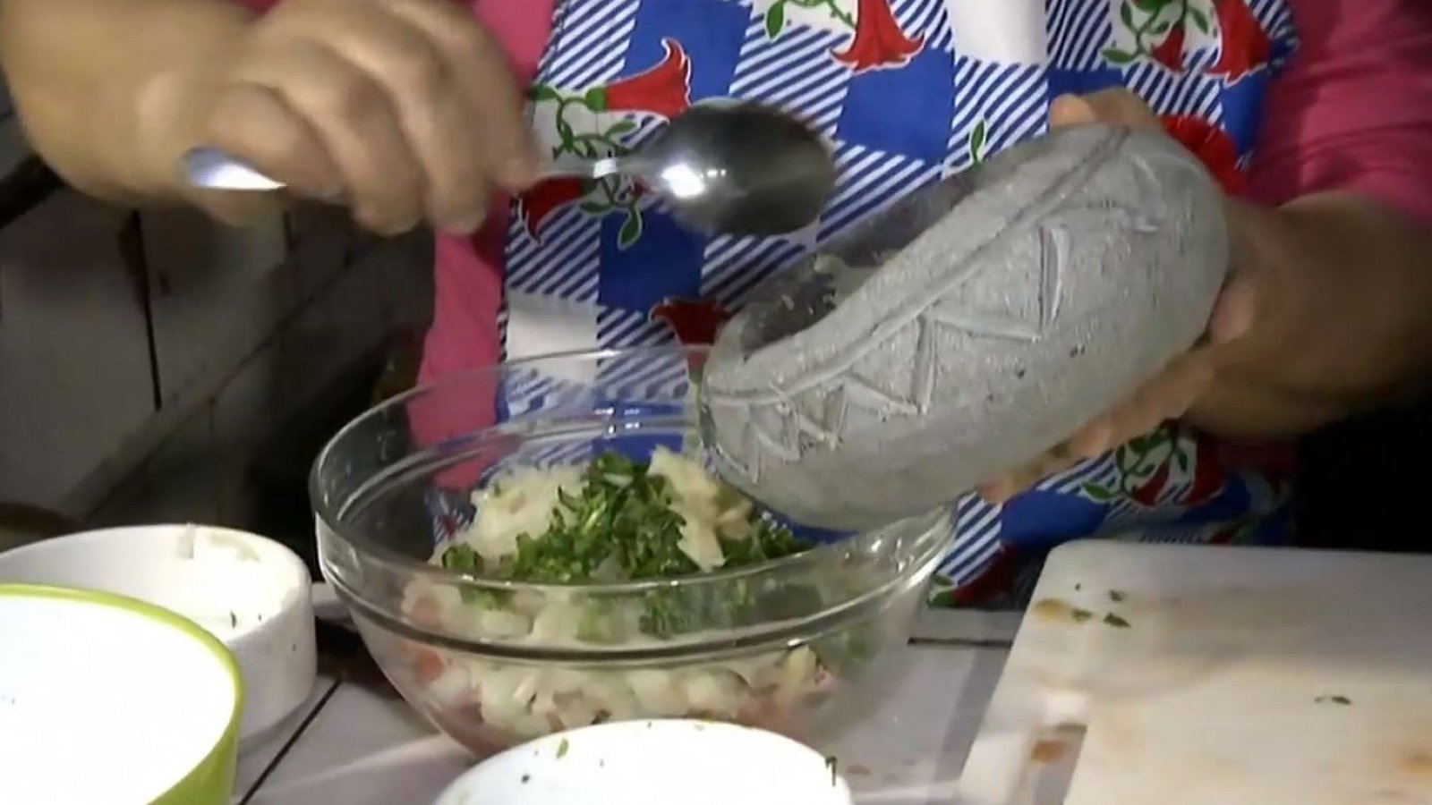 Preparamos el mejor pebre del "dieciocho" directamente desde La Vega
