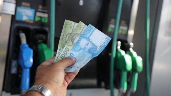 Bencinas subirán hasta $31 por litro este jueves: ENAP informa alza nominal más grande en lo que va del año
