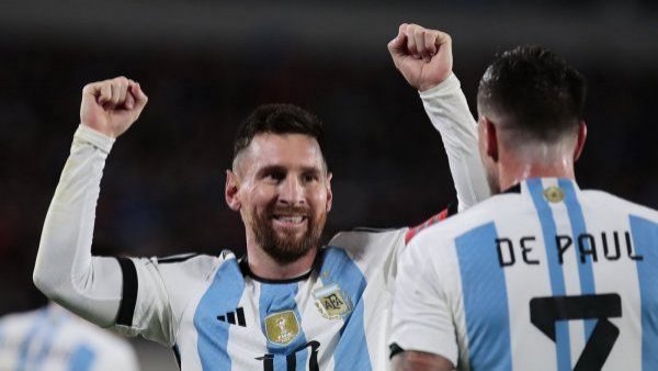 "Gracias a Dios es la suplente": Filtran la nueva camiseta de Argentina
