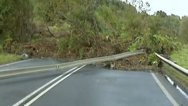 Lluvias en Los Lagos generan derrumbes, desbordes de ríos y cortes de ruta
