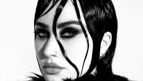 <p>demi lovato. revamped.</p>10 clásicos reversionados: Demi Lovato lanzó "REVAMPED"
