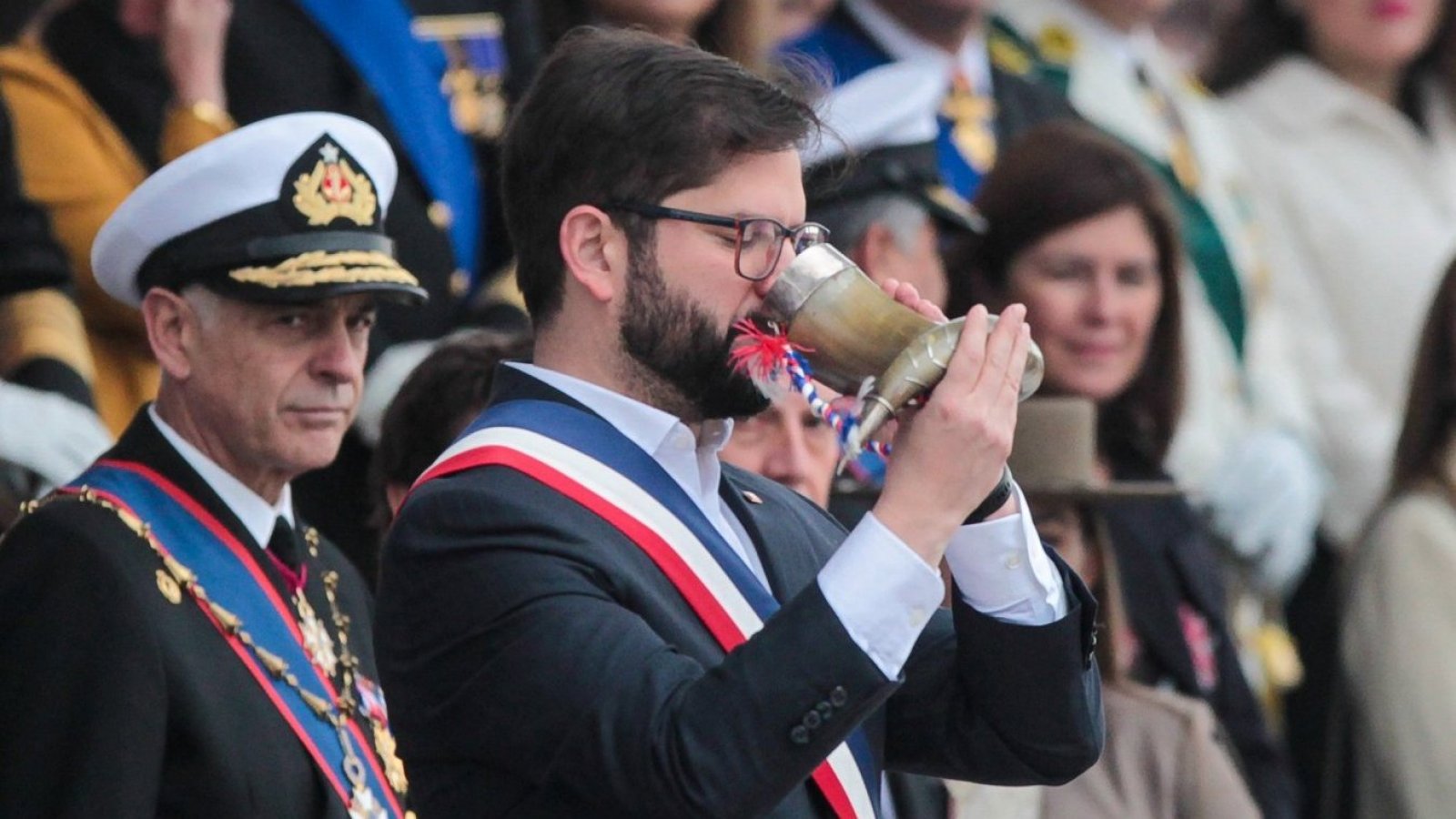 Parada Militar 2023: así fue el tradicional brindis de chicha en cacho
