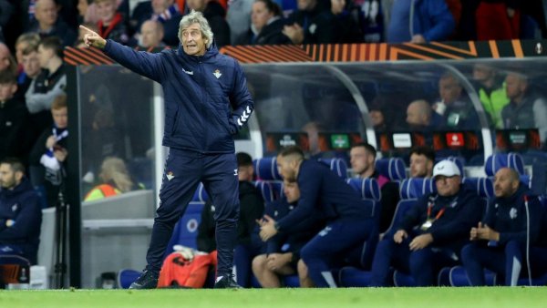 "Demasiado tarde": Así fueron las reacciones del debut del Real Betis de Manuel Pellegrini en la UEFA Europa League
