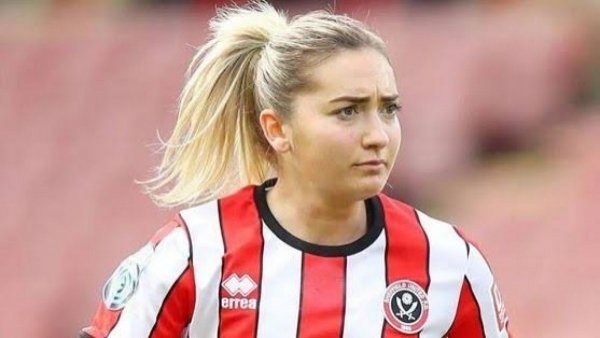 Conmoción en Inglaterra: Muere repentinamente futbolista a los 27 años
