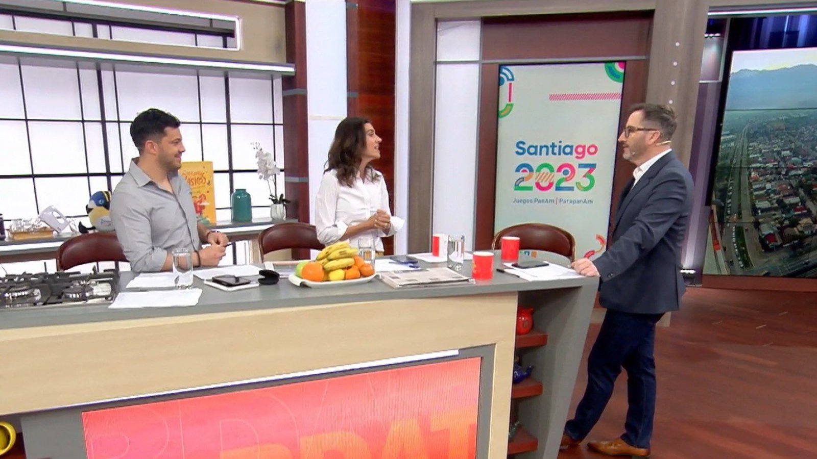 Hola Mari: ¡Comenzamos este lunes con equipo completo en el "Buenos Días a Todos"!
