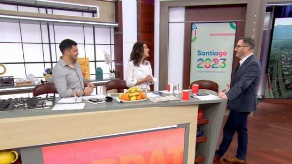 Hola Mari: ¡Comenzamos este lunes con equipo completo en el "Buenos Días a Todos"!
