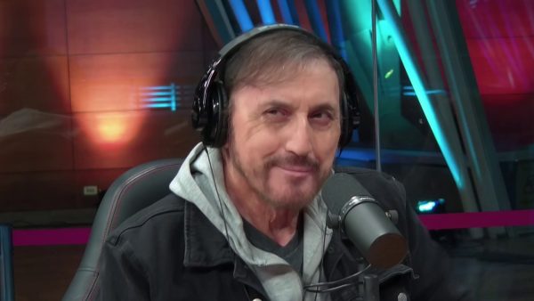 Carlos Pinto reaparece en TVN: "Se vienen cosas muy interesantes"
