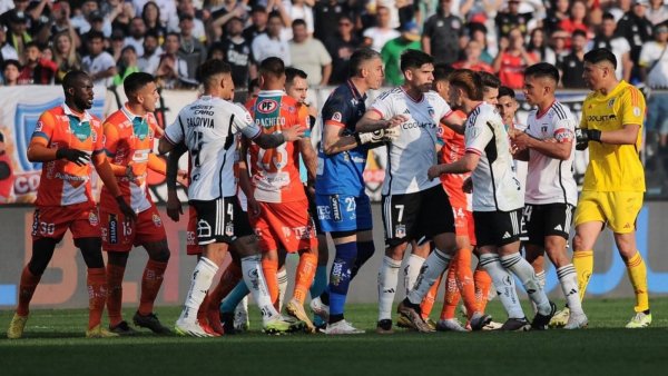El hecho omitido en informe arbitral y que "todos vieron" en partido de Colo Colo ante Cobresal
