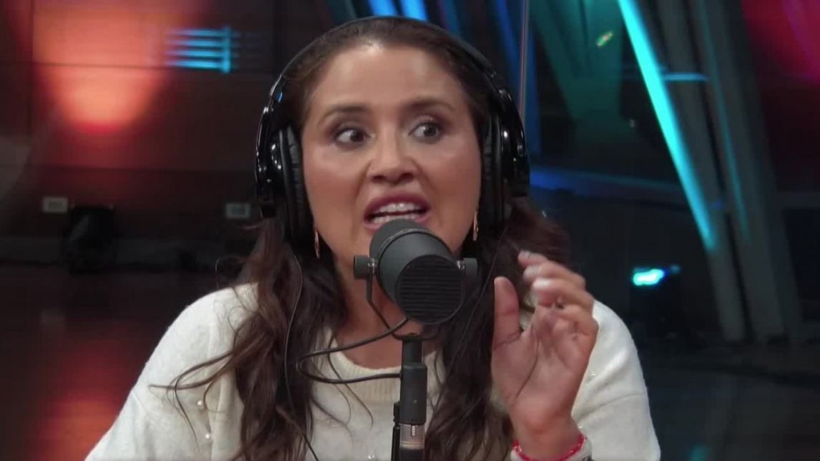 "Fue una necesidad económica la que me llevó a hacer humor": Pamela Leiva y su trayectoria en la comedia
