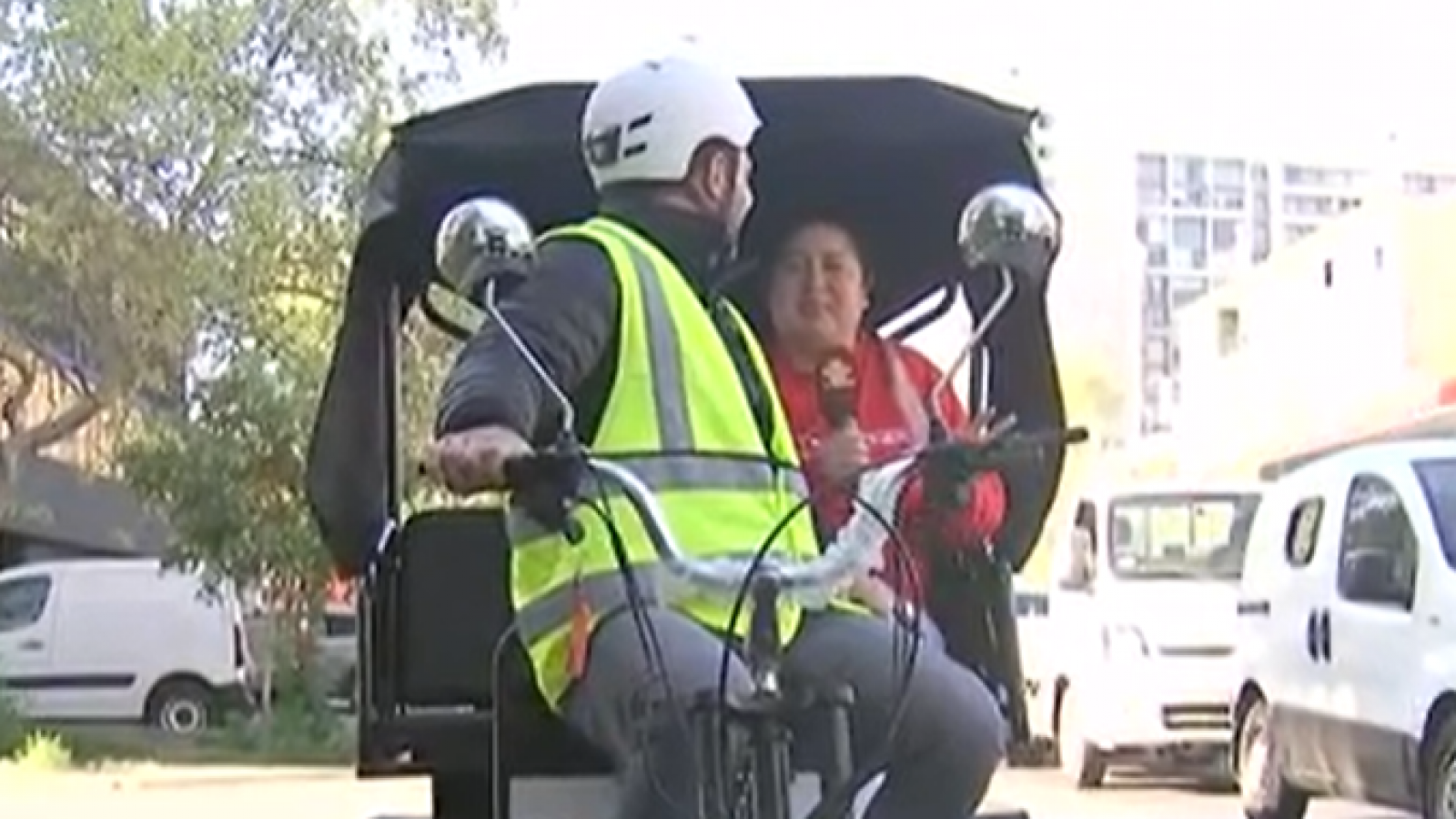 Día Nacional sin Auto: Simón recorrió las calles de Santiago difundiendo la iniciativa
