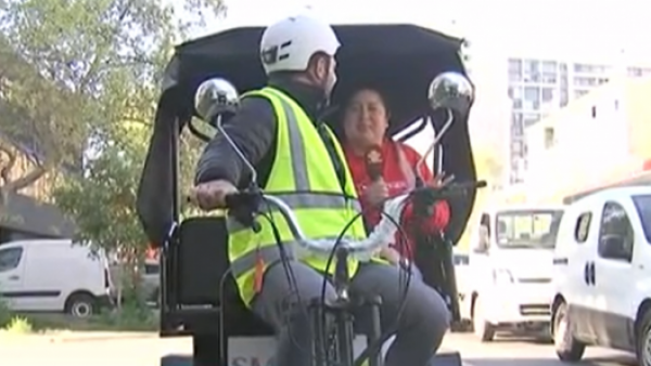 Día Nacional sin Auto: Simón recorrió las calles de Santiago difundiendo la iniciativa
