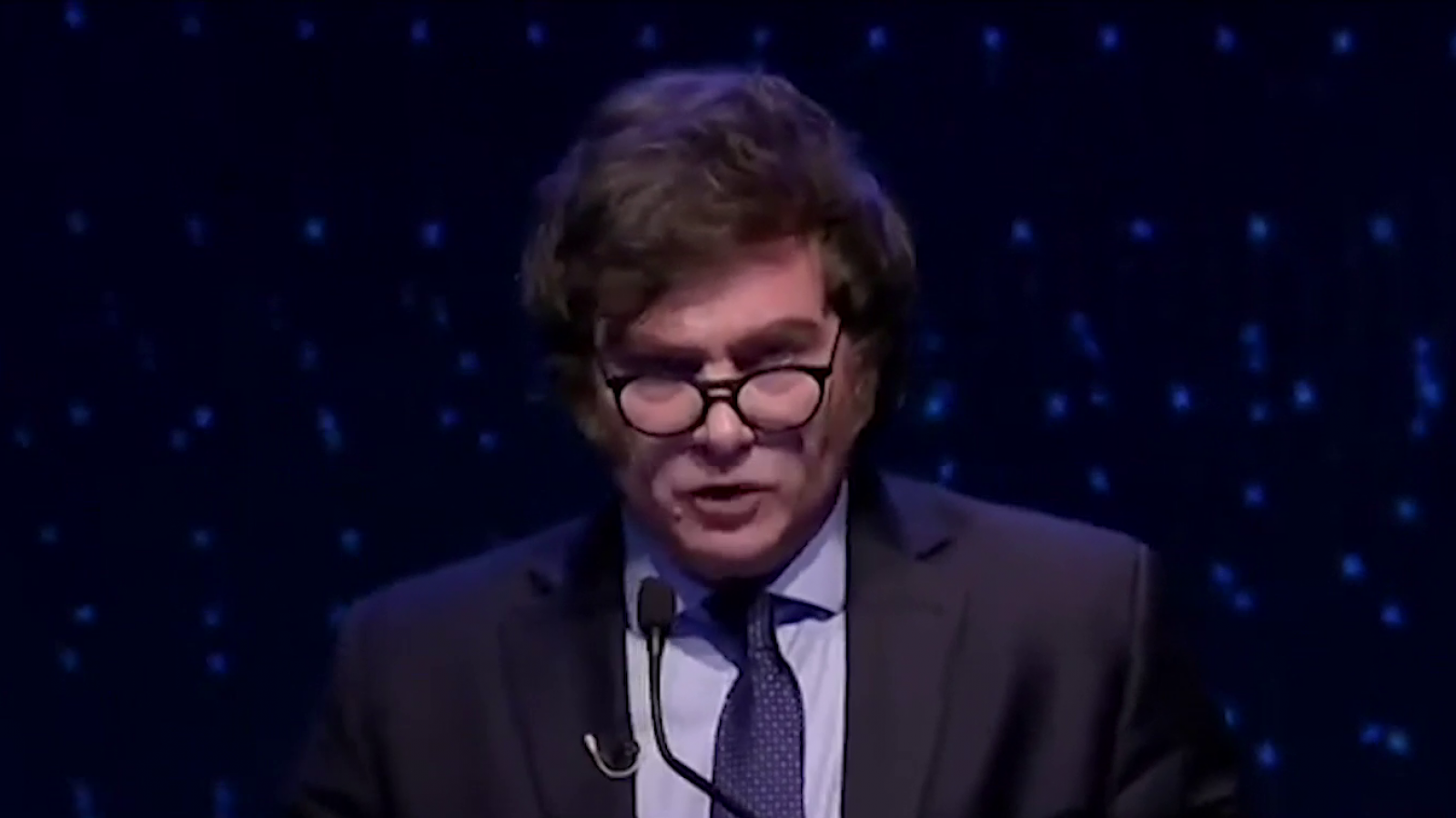 ¿Quién es Javier Milei, el ultraliberal que busca ser presidente de Argentina?
