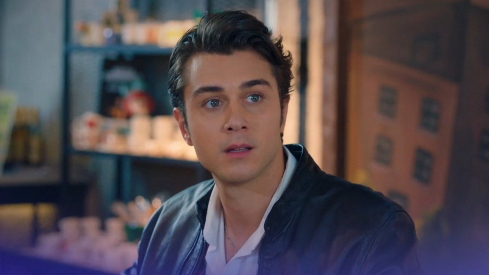 <p>Doruk Atakul (Onur Seyit Yaran) sorprendido por su novia Asiye Eren (Su Burcu Yazgı Coşkun)</p>
